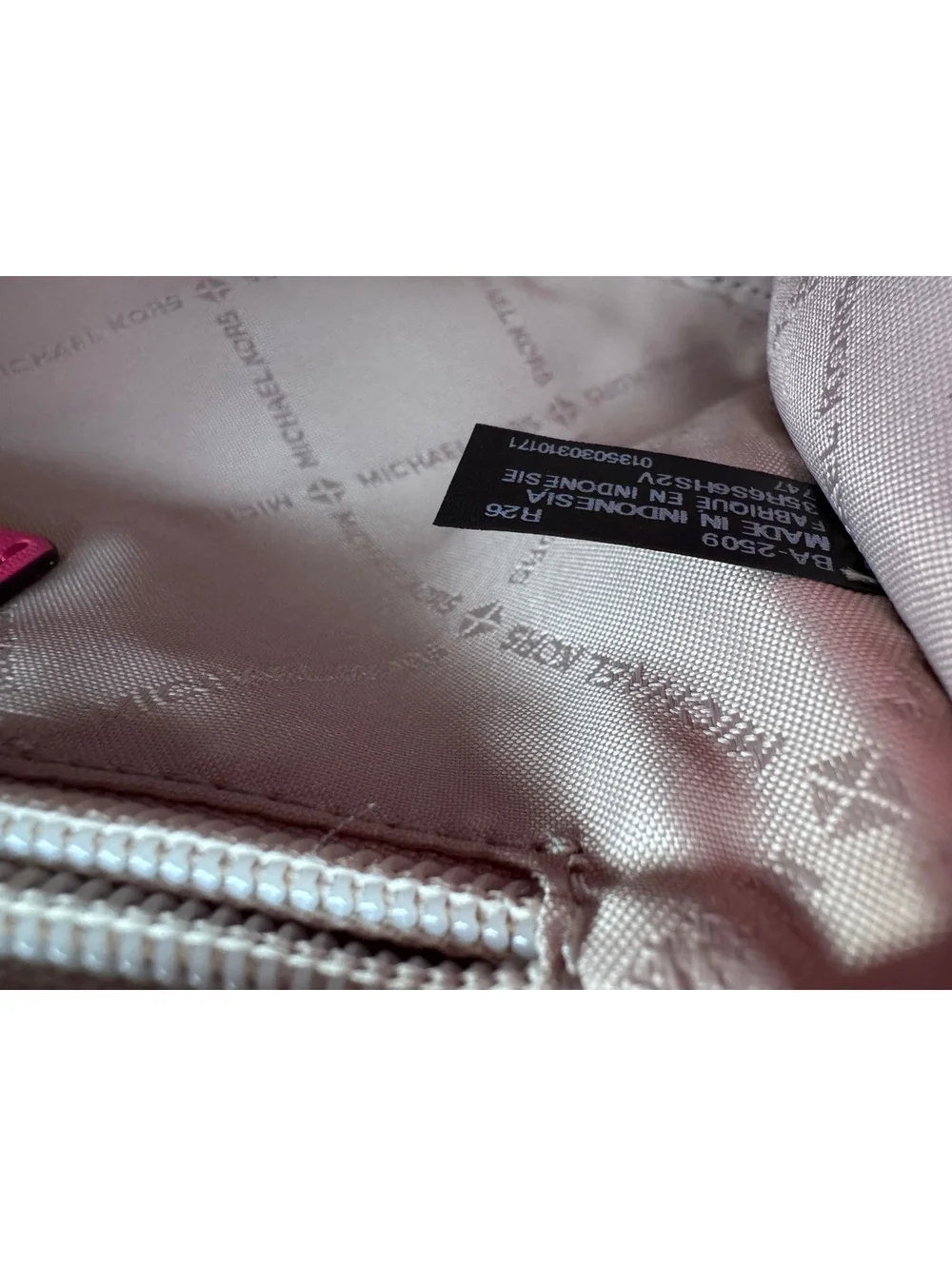 Michael Kors Sheila SM Center Zip Satchel Pink Heart Valentine Crossbody Bag